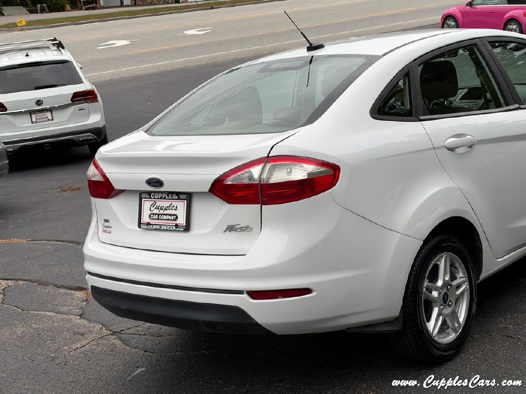 Photo 29 of this FORD FIESTA