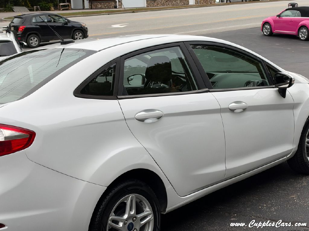 Photo 30 of this FORD FIESTA