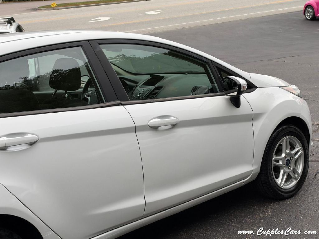 Photo 31 of this FORD FIESTA