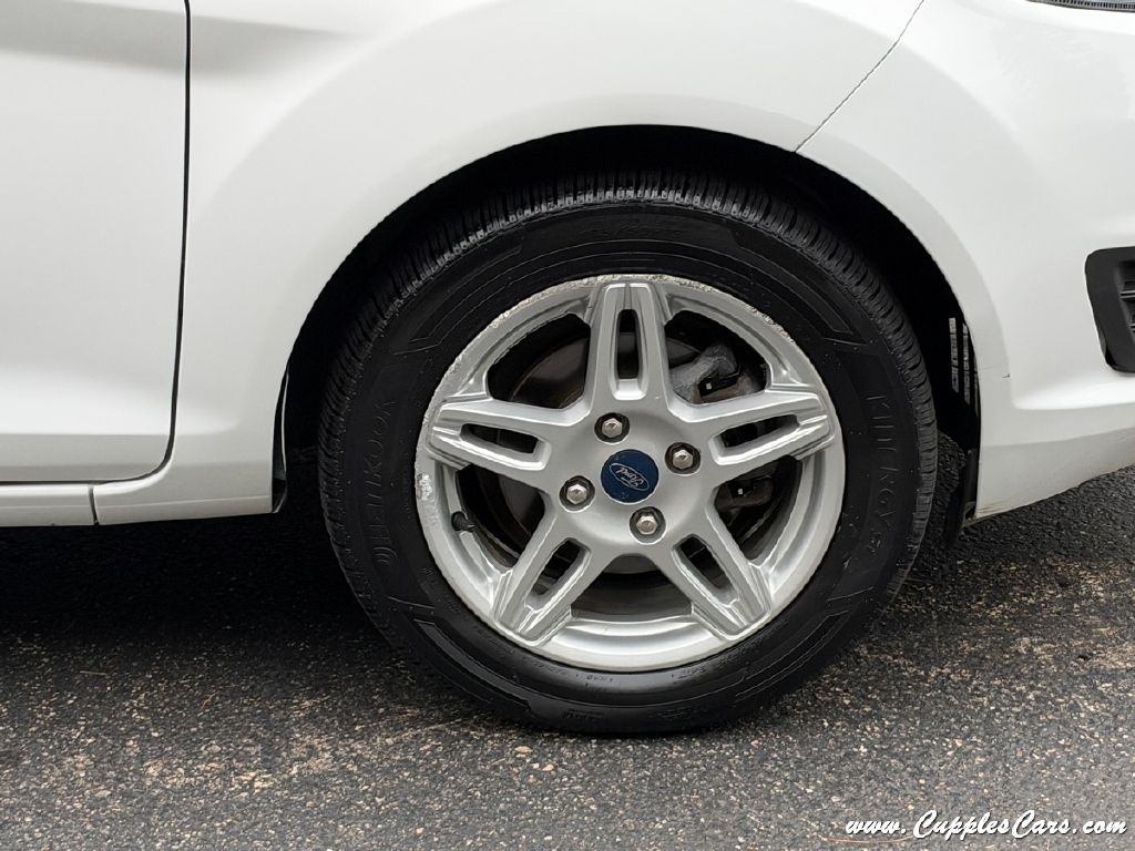 Photo 33 of this FORD FIESTA