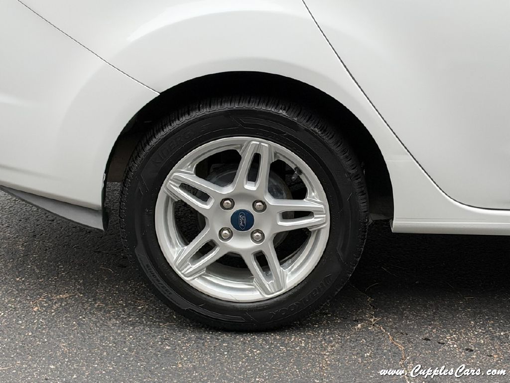 Photo 34 of this FORD FIESTA