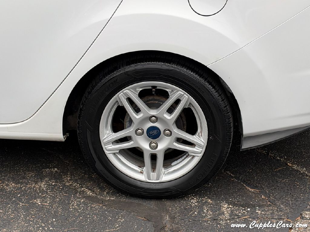 Photo 35 of this FORD FIESTA