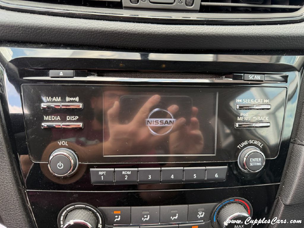 Photo 13 of this NISSAN ROGUE