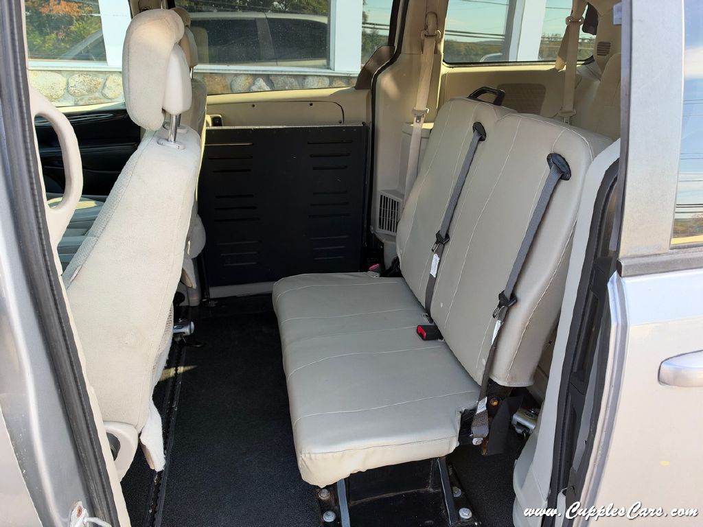 Photo 6 of this DODGE GRAND CARAVAN