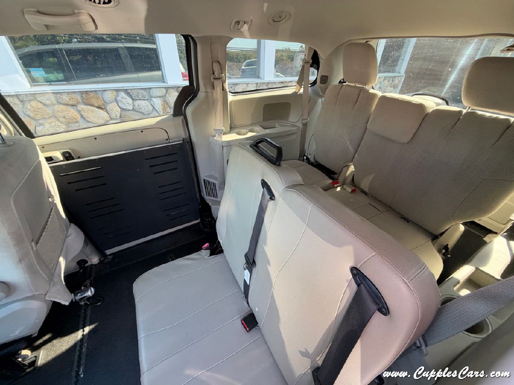 Photo 8 of this DODGE GRAND CARAVAN