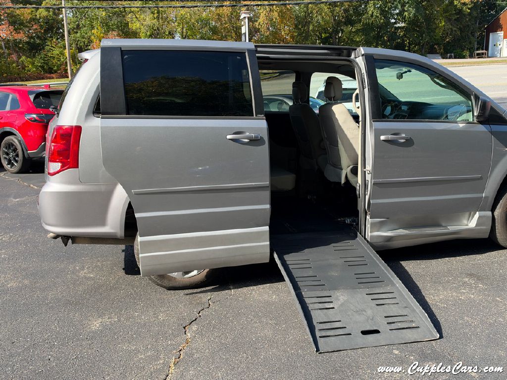 Photo 17 of this DODGE GRAND CARAVAN