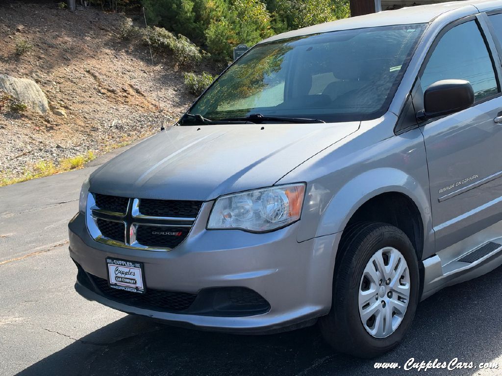 Photo 18 of this DODGE GRAND CARAVAN