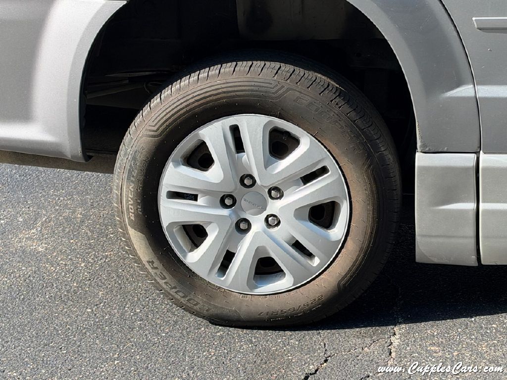 Photo 28 of this DODGE GRAND CARAVAN