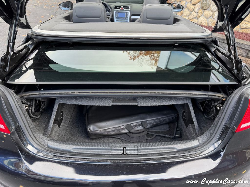 Photo 8 of this VOLKSWAGEN EOS