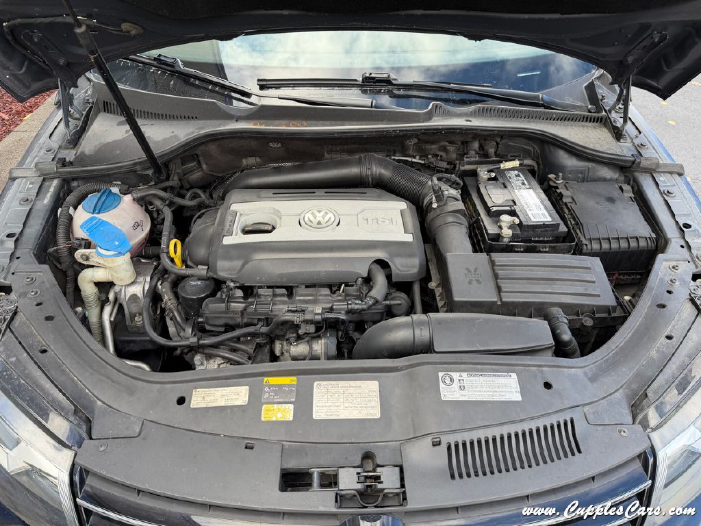 Photo 14 of this VOLKSWAGEN EOS
