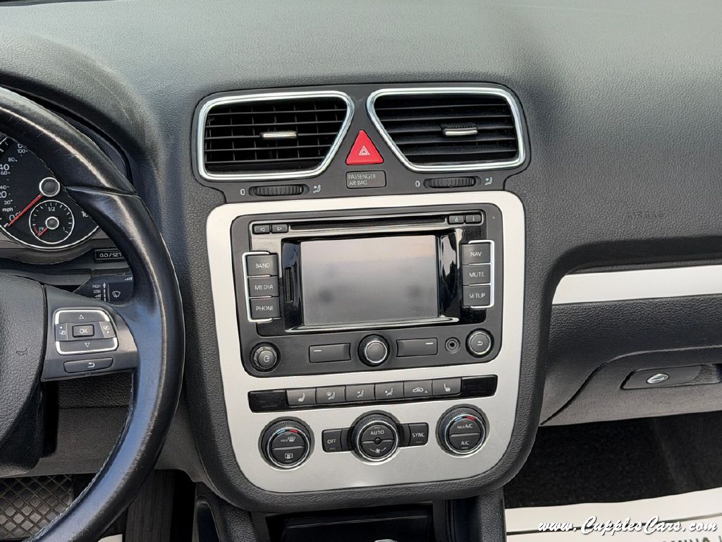 Photo 17 of this VOLKSWAGEN EOS