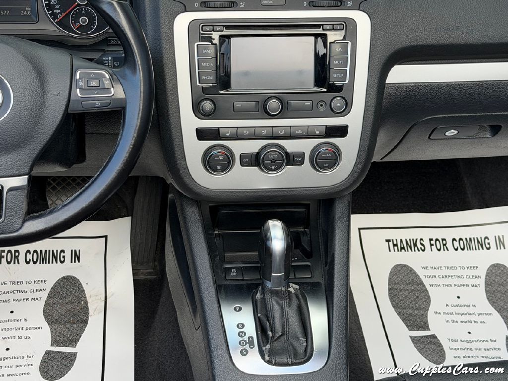Photo 18 of this VOLKSWAGEN EOS