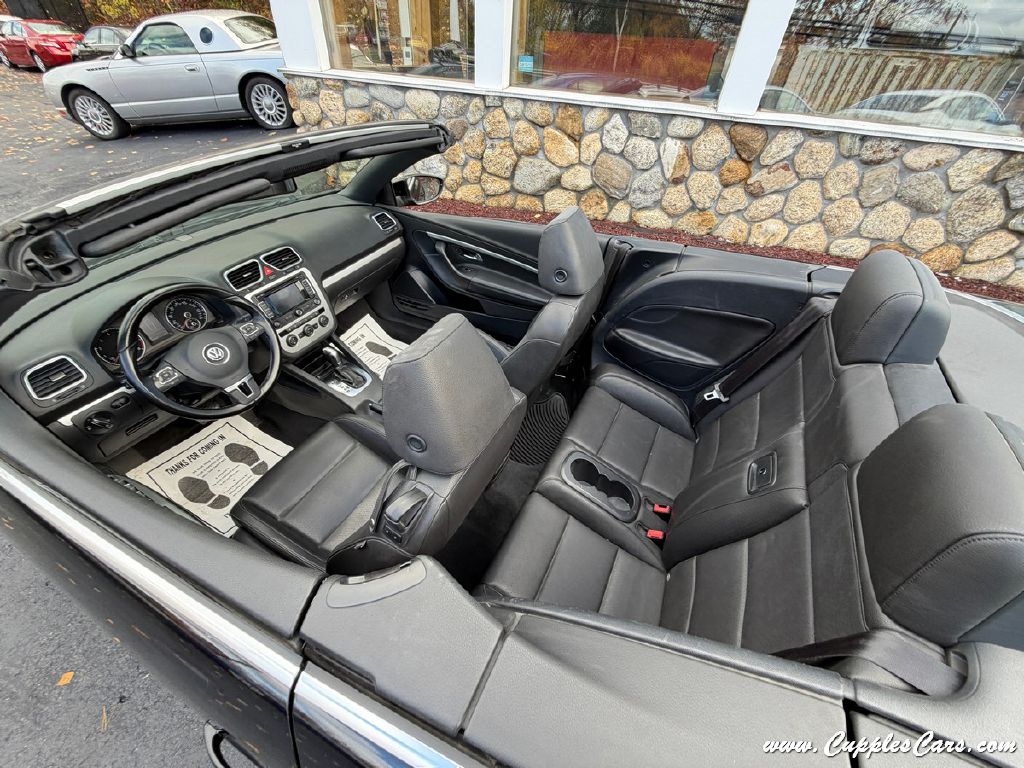 Photo 23 of this VOLKSWAGEN EOS