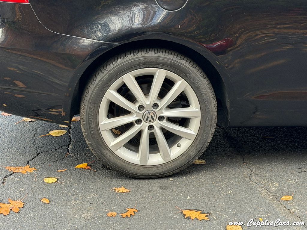 Photo 33 of this VOLKSWAGEN EOS