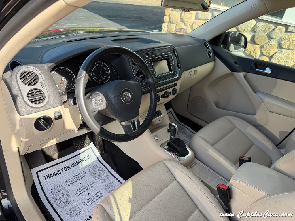 Photo 4 of this VOLKSWAGEN TIGUAN