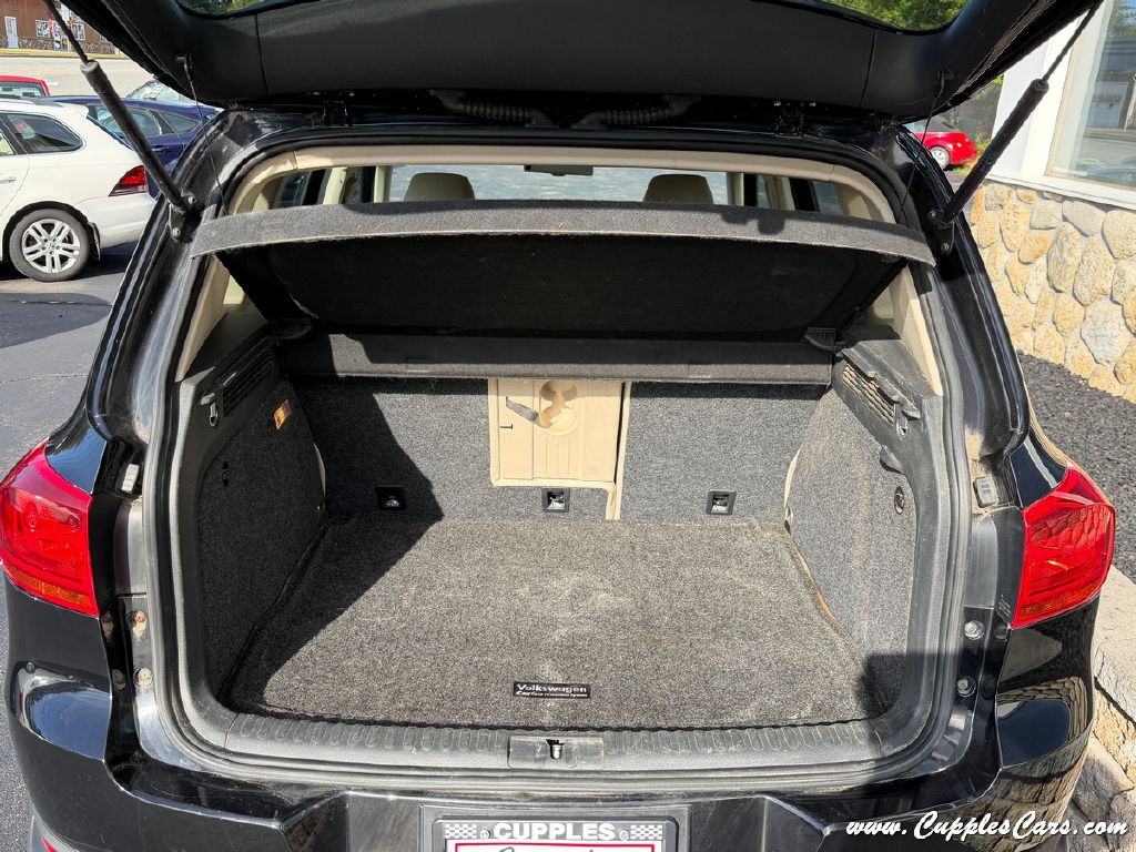 Photo 9 of this VOLKSWAGEN TIGUAN