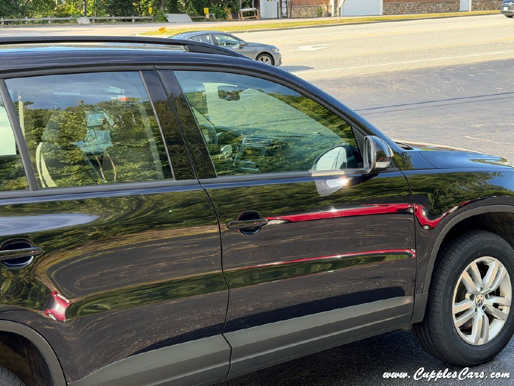 Photo 34 of this VOLKSWAGEN TIGUAN