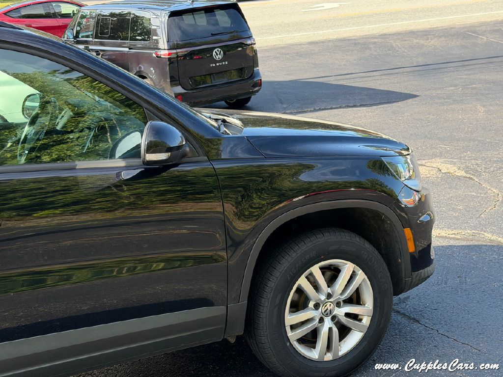 Photo 35 of this VOLKSWAGEN TIGUAN