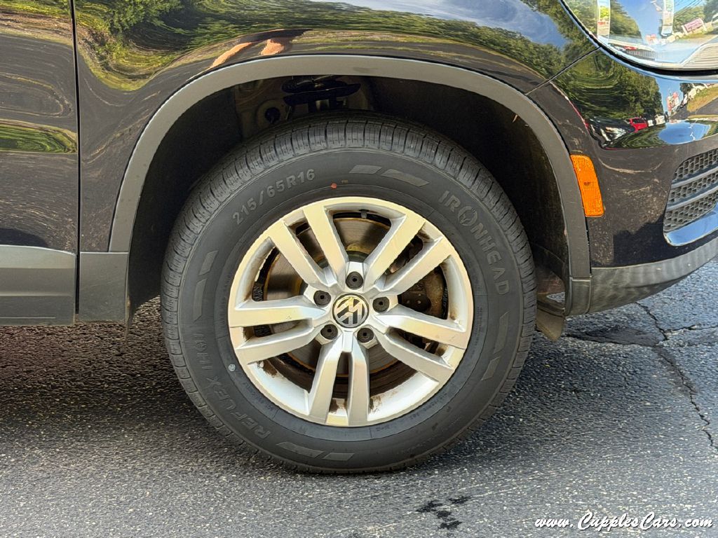 Photo 36 of this VOLKSWAGEN TIGUAN