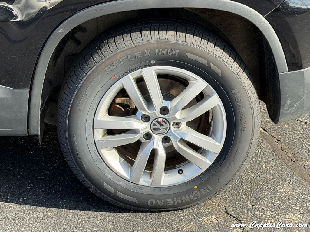 Photo 38 of this VOLKSWAGEN TIGUAN