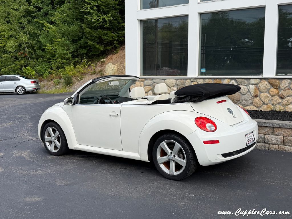 Photo 2 of this VOLKSWAGEN NEW BEETLE