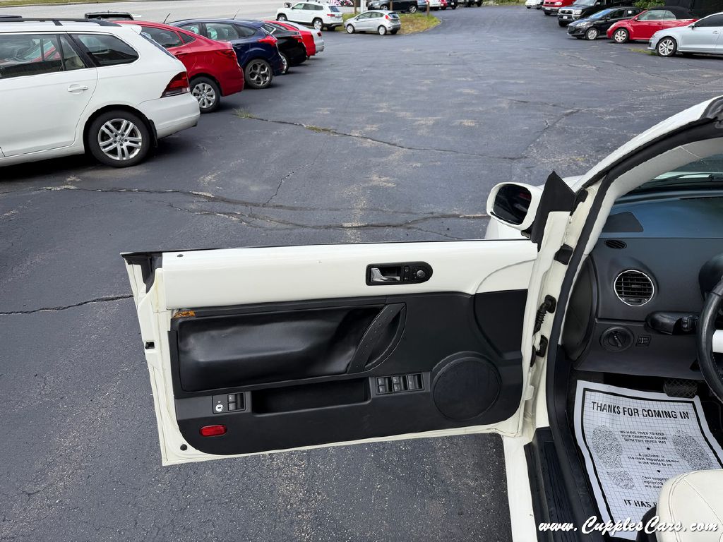 Photo 5 of this VOLKSWAGEN NEW BEETLE