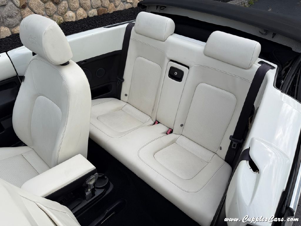 Photo 6 of this VOLKSWAGEN NEW BEETLE
