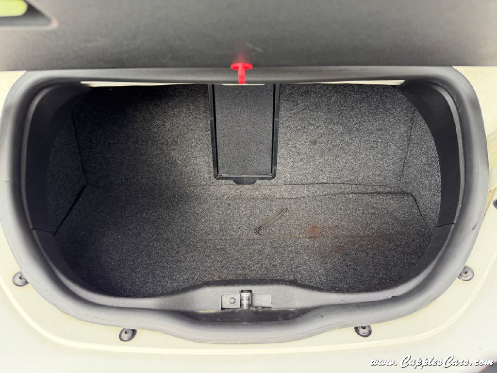 Photo 8 of this VOLKSWAGEN NEW BEETLE