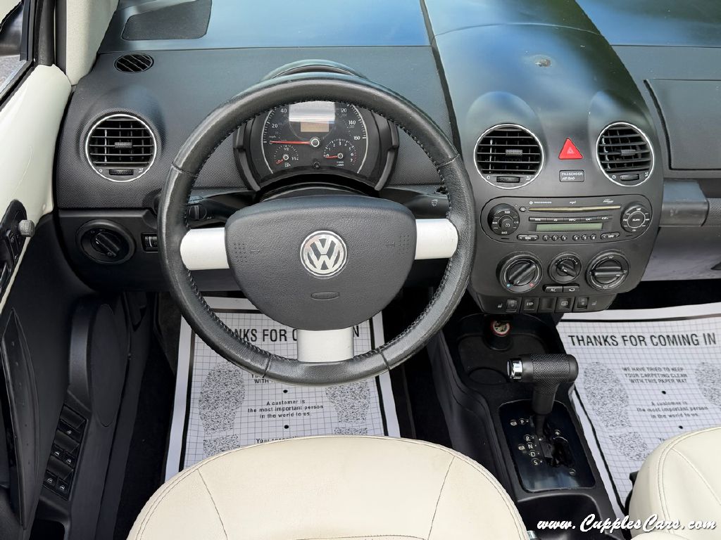 Photo 15 of this VOLKSWAGEN NEW BEETLE