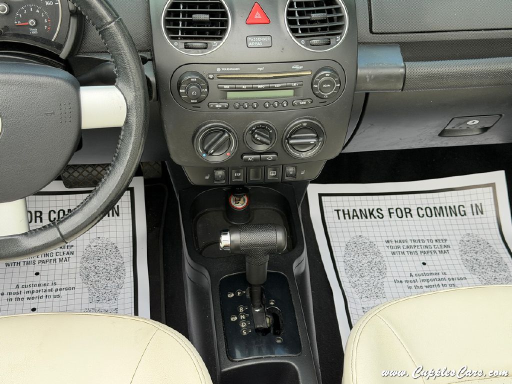 Photo 17 of this VOLKSWAGEN NEW BEETLE