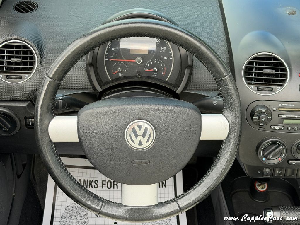 Photo 18 of this VOLKSWAGEN NEW BEETLE
