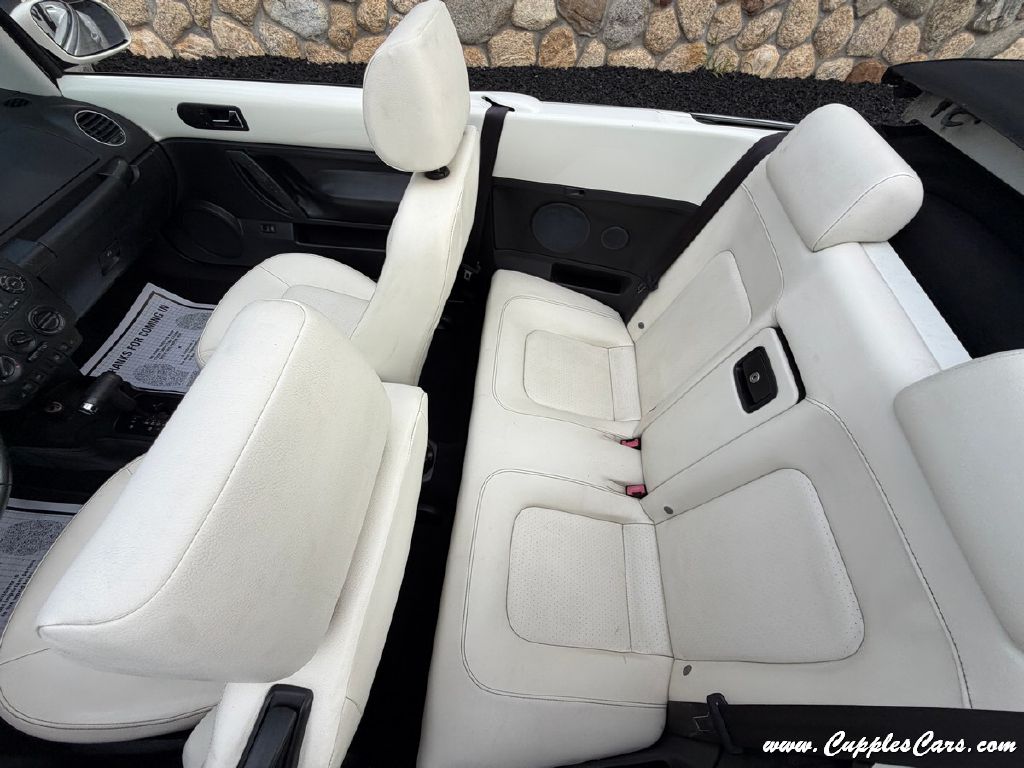 Photo 20 of this VOLKSWAGEN NEW BEETLE