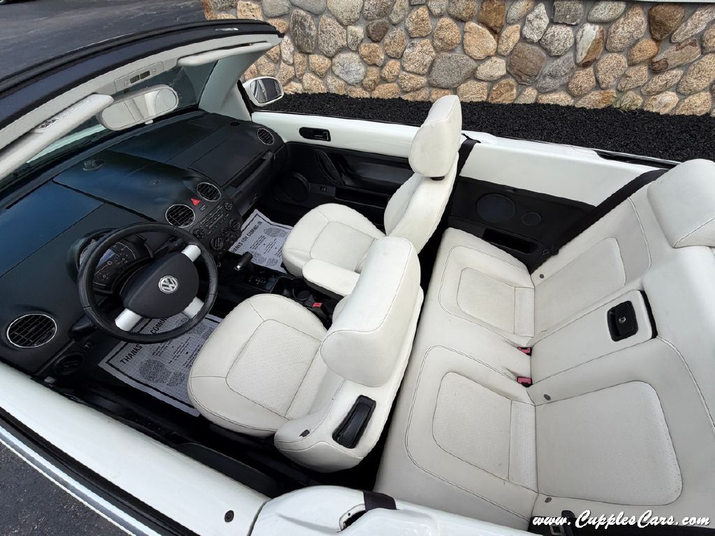 Photo 22 of this VOLKSWAGEN NEW BEETLE