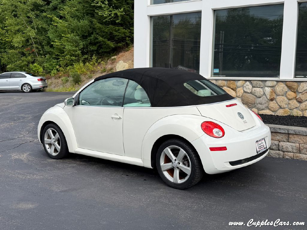Photo 24 of this VOLKSWAGEN NEW BEETLE