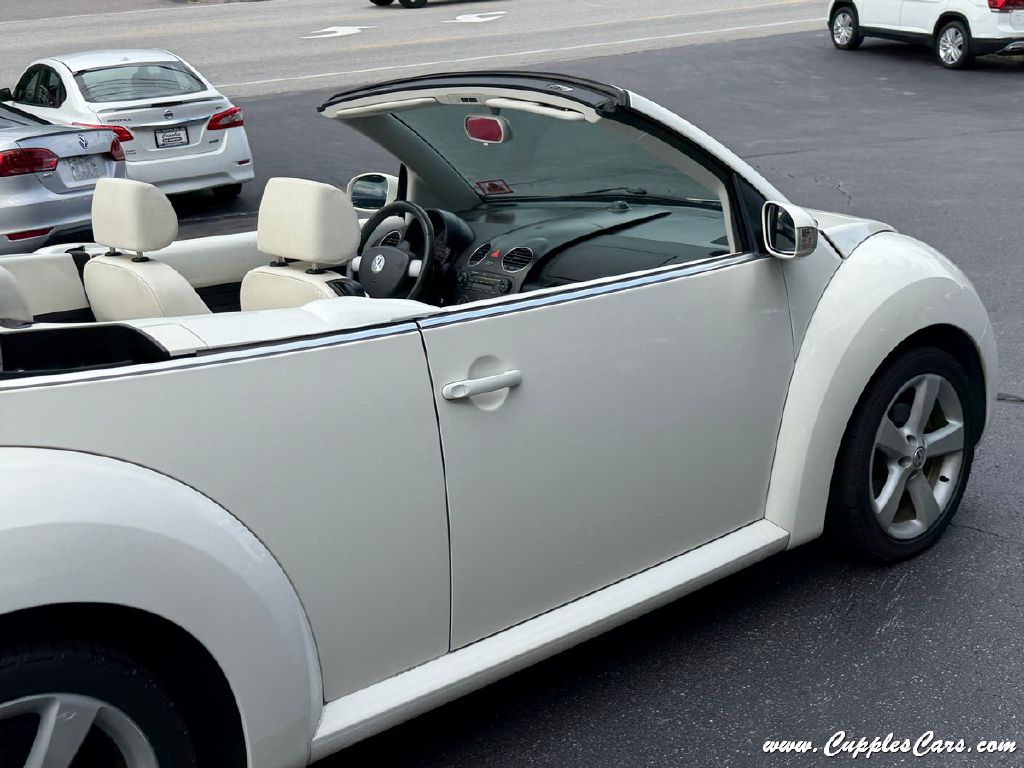 Photo 34 of this VOLKSWAGEN NEW BEETLE