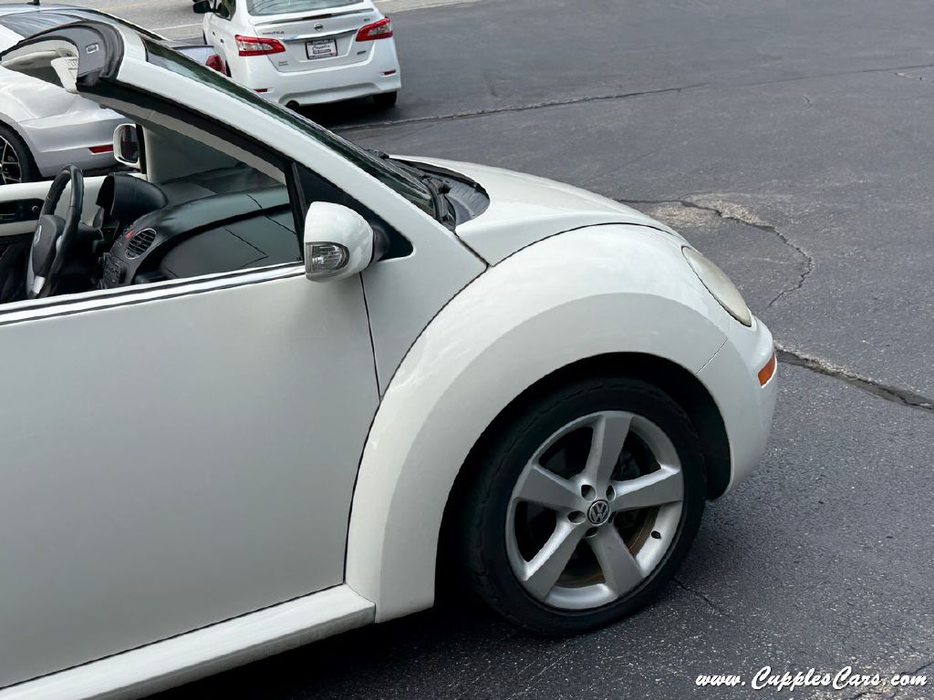 Photo 35 of this VOLKSWAGEN NEW BEETLE