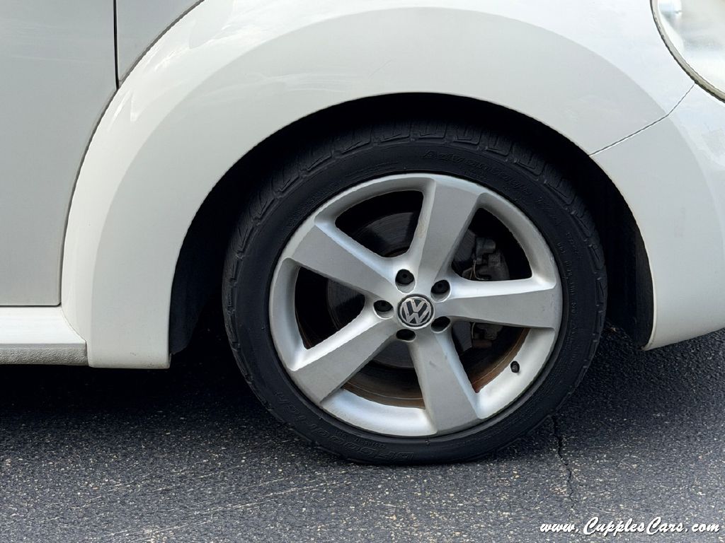 Photo 36 of this VOLKSWAGEN NEW BEETLE