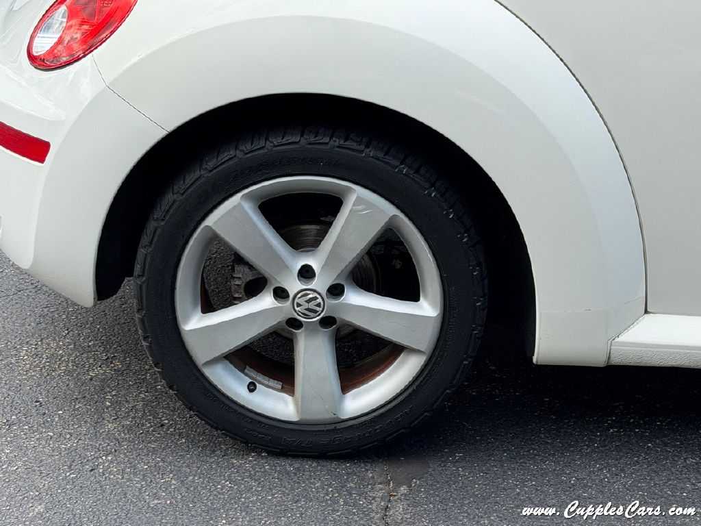 Photo 37 of this VOLKSWAGEN NEW BEETLE
