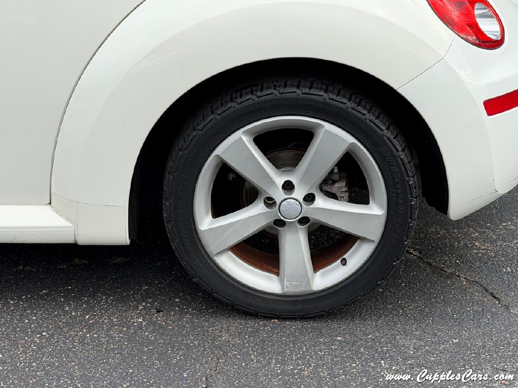 Photo 38 of this VOLKSWAGEN NEW BEETLE