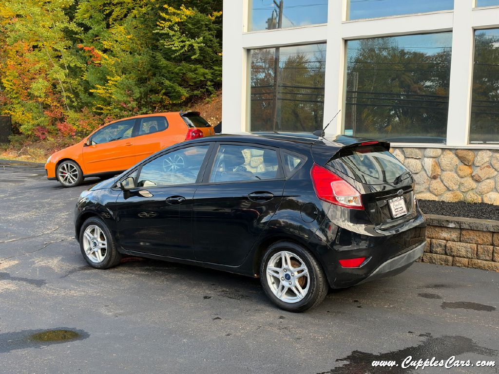 Photo 2 of this FORD FIESTA