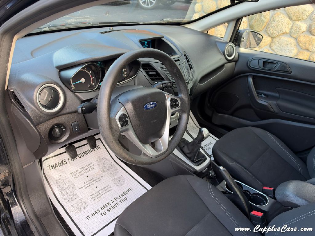 Photo 4 of this FORD FIESTA