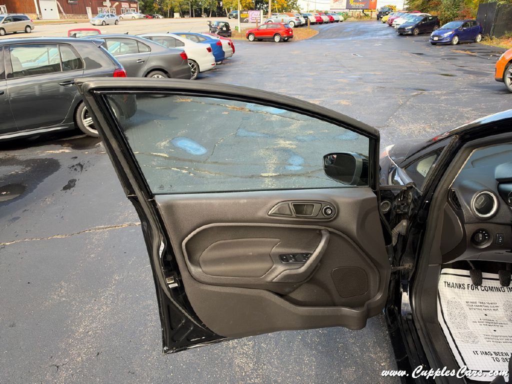 Photo 5 of this FORD FIESTA