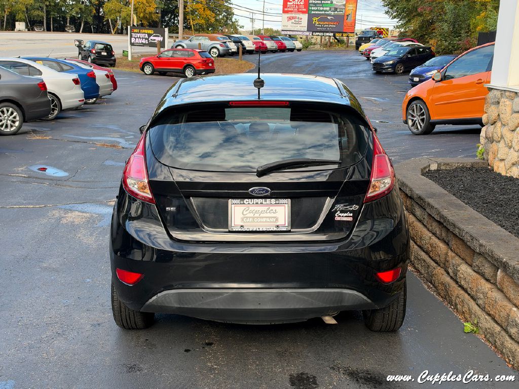 Photo 8 of this FORD FIESTA
