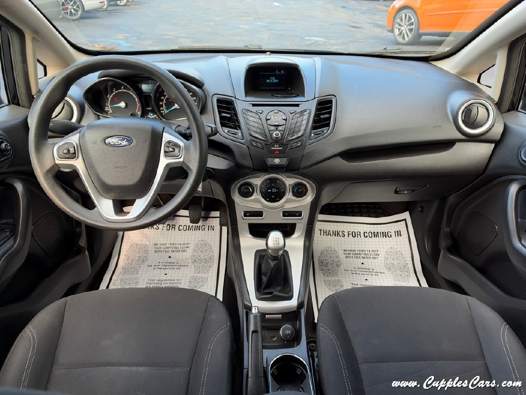 Photo 13 of this FORD FIESTA