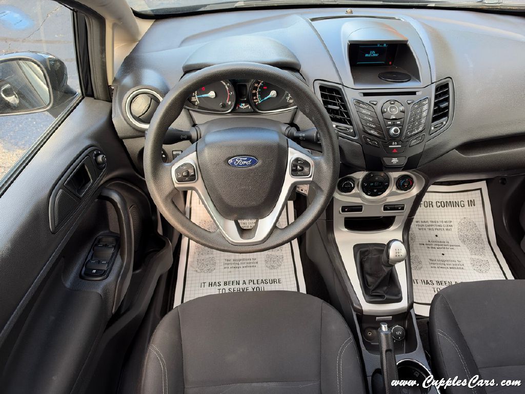 Photo 14 of this FORD FIESTA