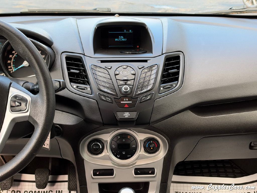 Photo 15 of this FORD FIESTA