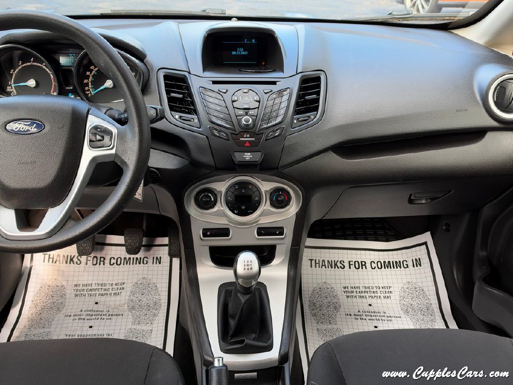 Photo 16 of this FORD FIESTA