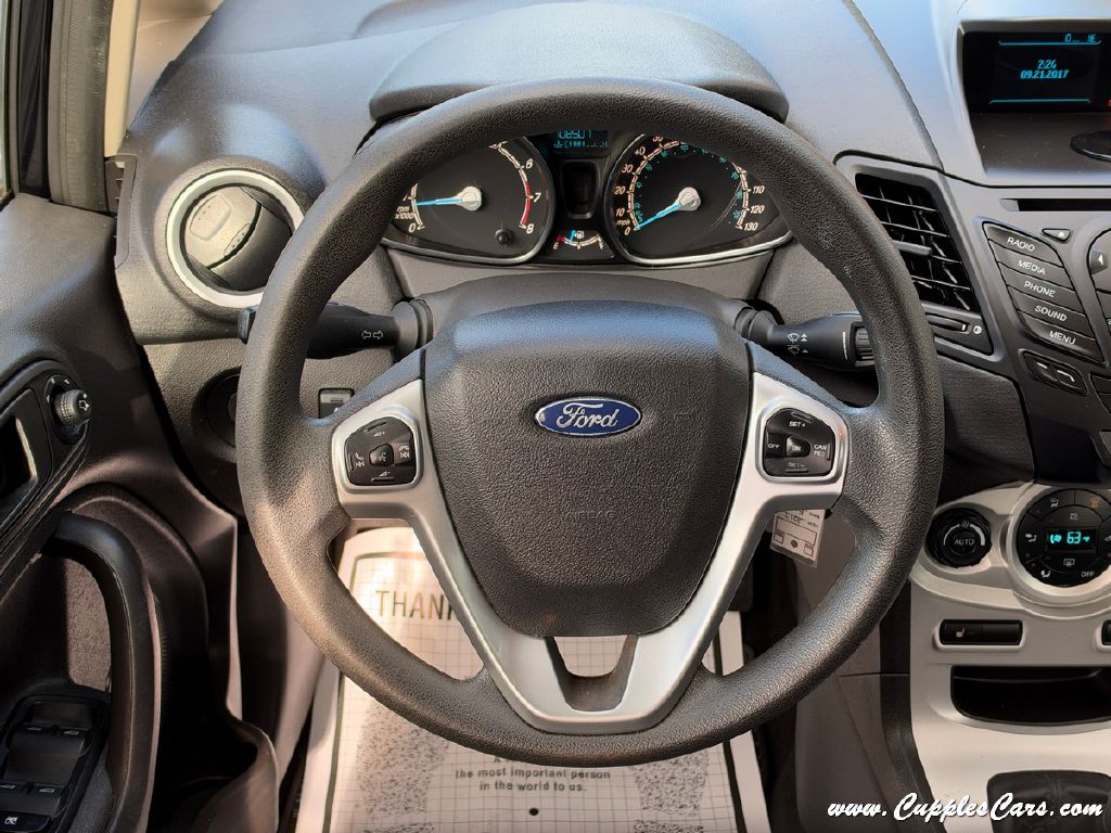Photo 17 of this FORD FIESTA