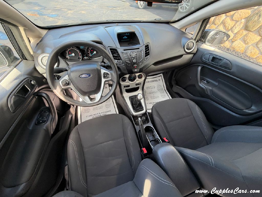 Photo 19 of this FORD FIESTA