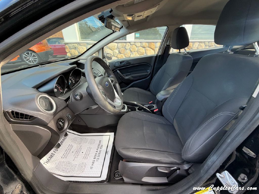 Photo 21 of this FORD FIESTA